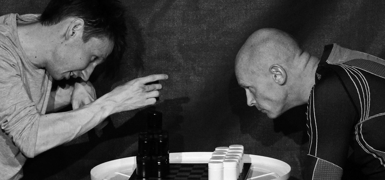 Заходит андроид в бар